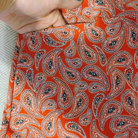 Nivo Red and White Golf Skort With Paisley Design. Size SMALL - Picture 3 of 4